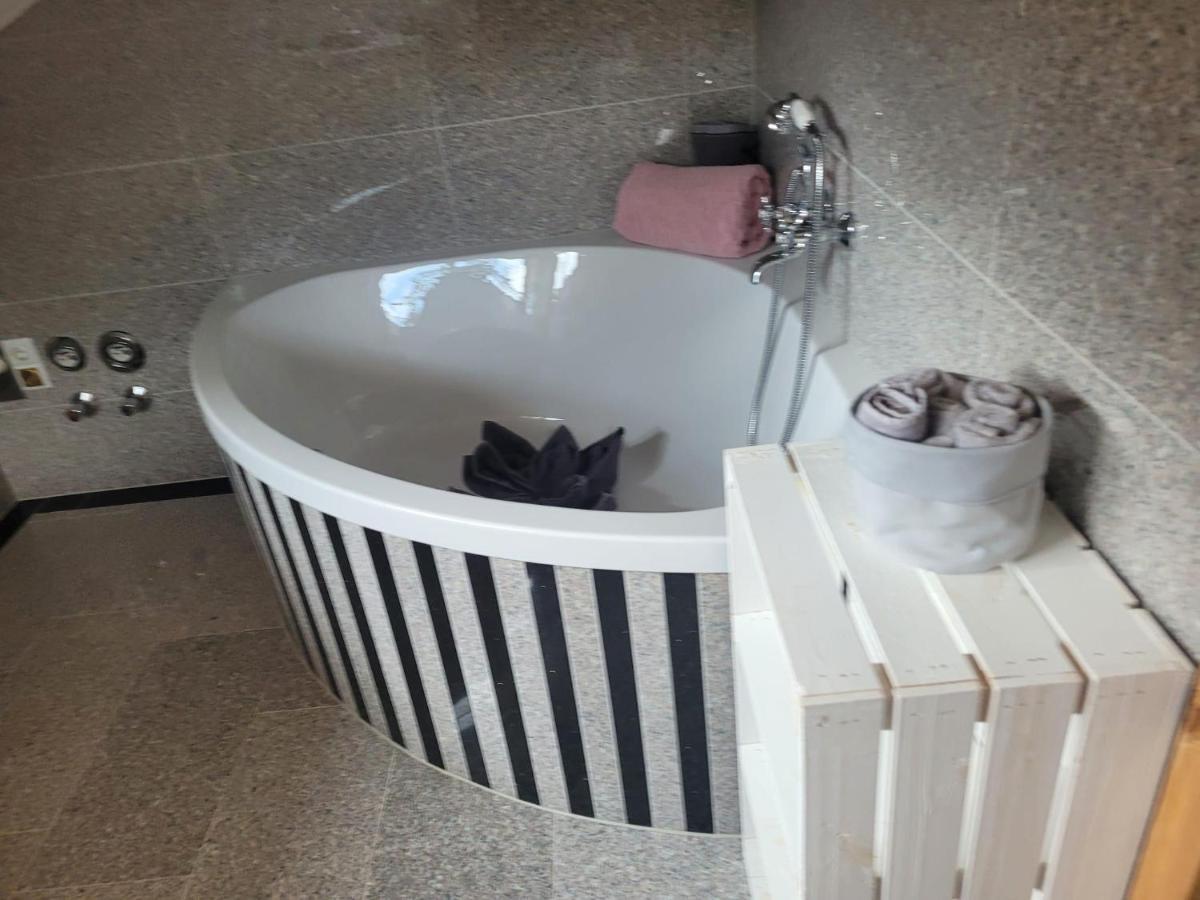 Anne'S Wohlfuehlplatzl Apartment Steinberg am Rofan ภายนอก รูปภาพ